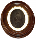 FULL PLATE TINTYPE OF ARMED UNION SOLDIER IN OVAL WOOD FRAME