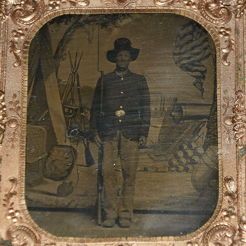 FULL STANDING 6th PLATE ARMED SOLDIER WITH GREAT ENOCH LONG BENTON BARRACKS ST. LOUIS BACKDROP