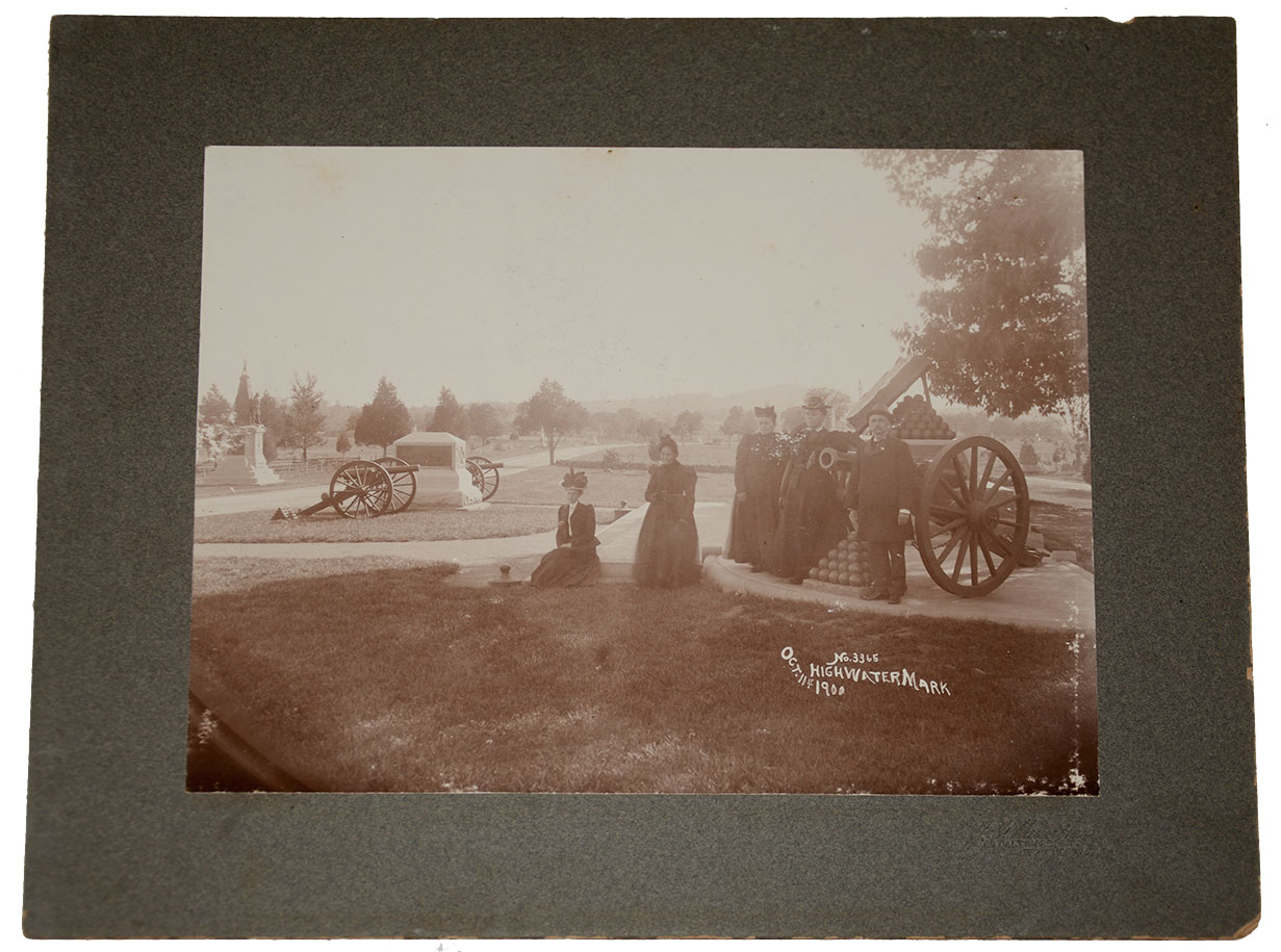 UNUSUAL DOUBLE SIDED MUMPER PHOTOGRAPH
