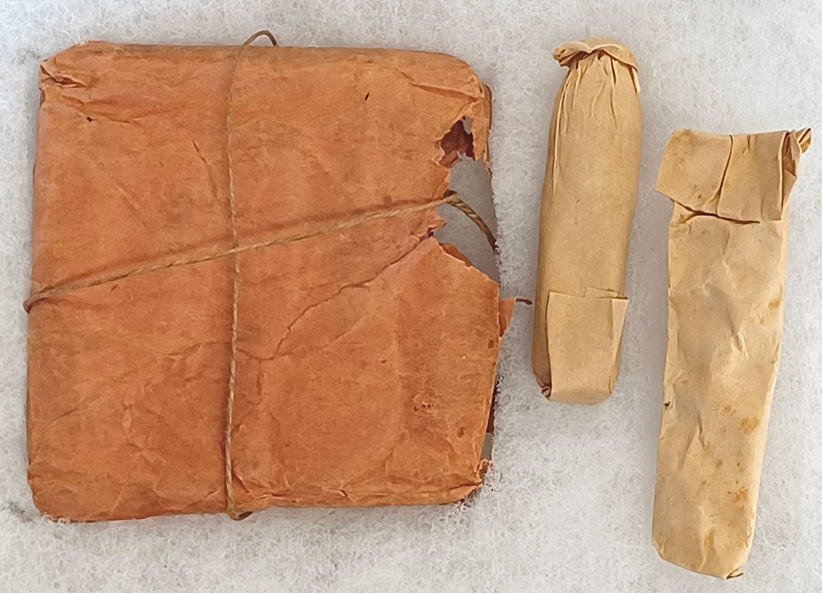 OUTER WRAPPER WITH ONE CARTRIDGE AND PACK OF PERCUSSION CAPS — Horse ...