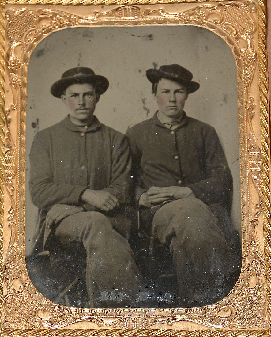 EXQUISITE UNIQUELY-CASED QUARTER PLATE TINTYPE - CIVIL WAR ENLISTED PAIR