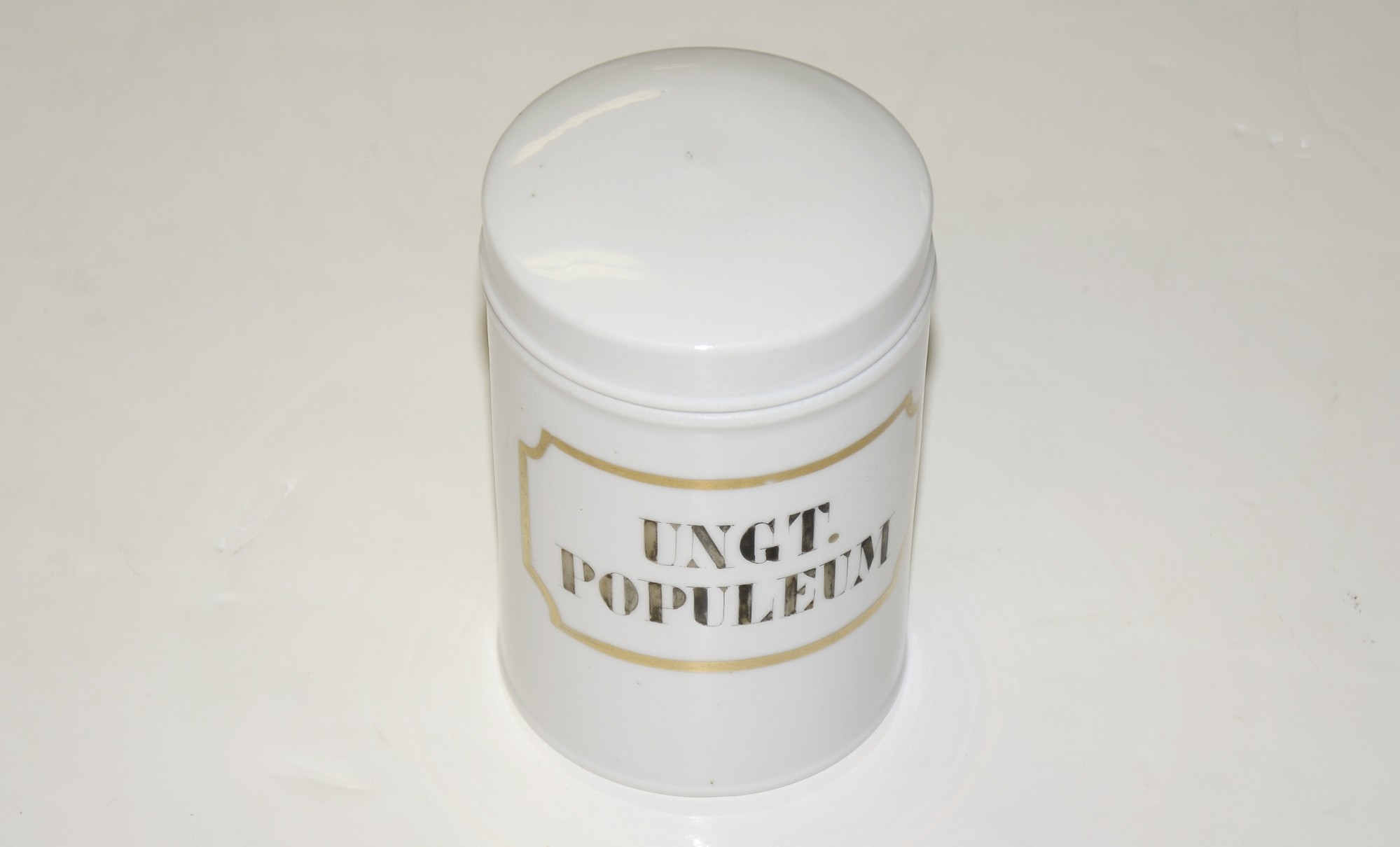 PORCELAIN MEDICAL JAR