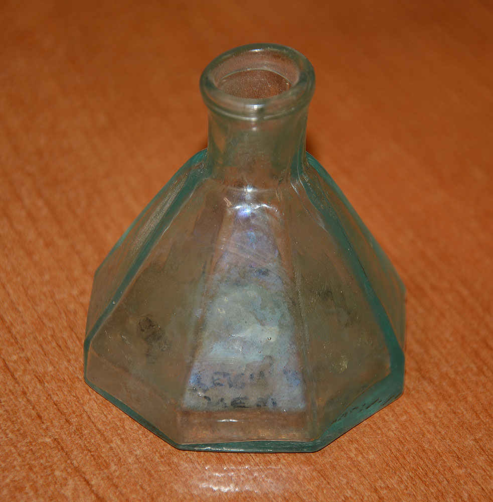 CIVIL WAR PERIOD GLASS INKWELL FROM 17TH MASS. CAMP