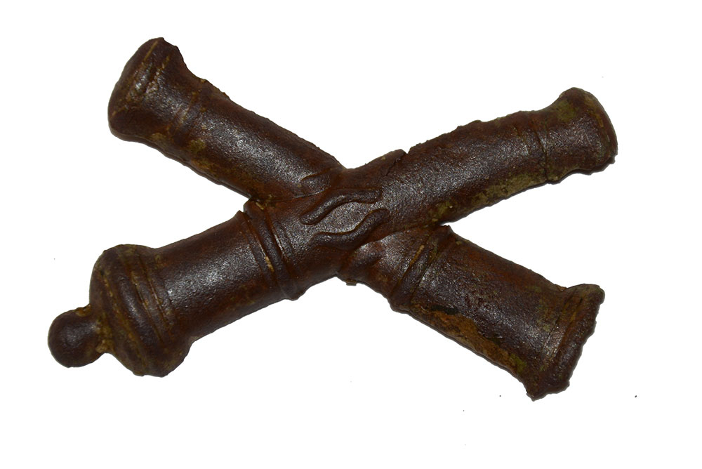 FREDERICKSBURG RECOVERED ARTILLERY HAT INSIGNIA