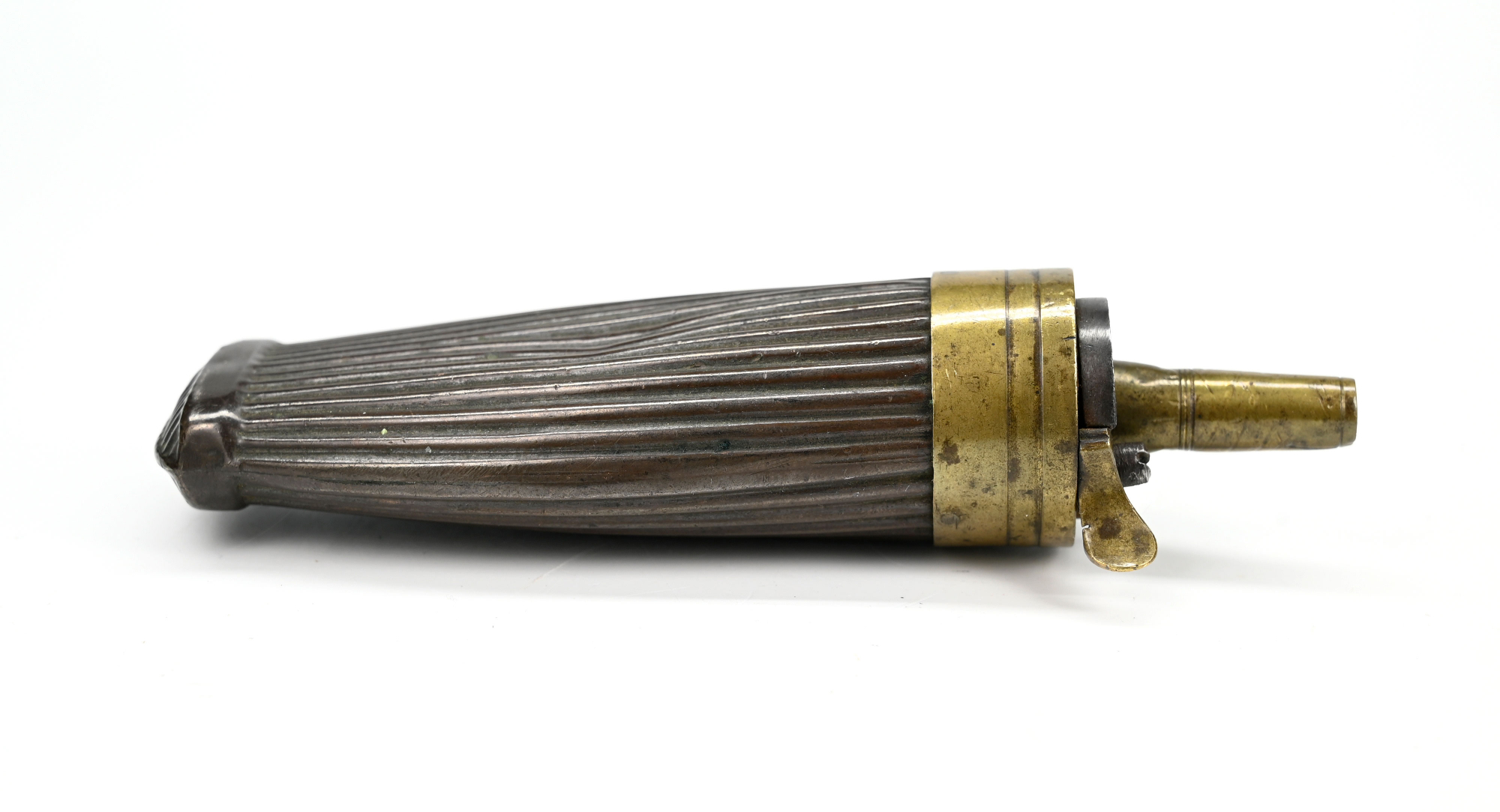 SMALL, ELEGANT PISTOL POWDER FLASK