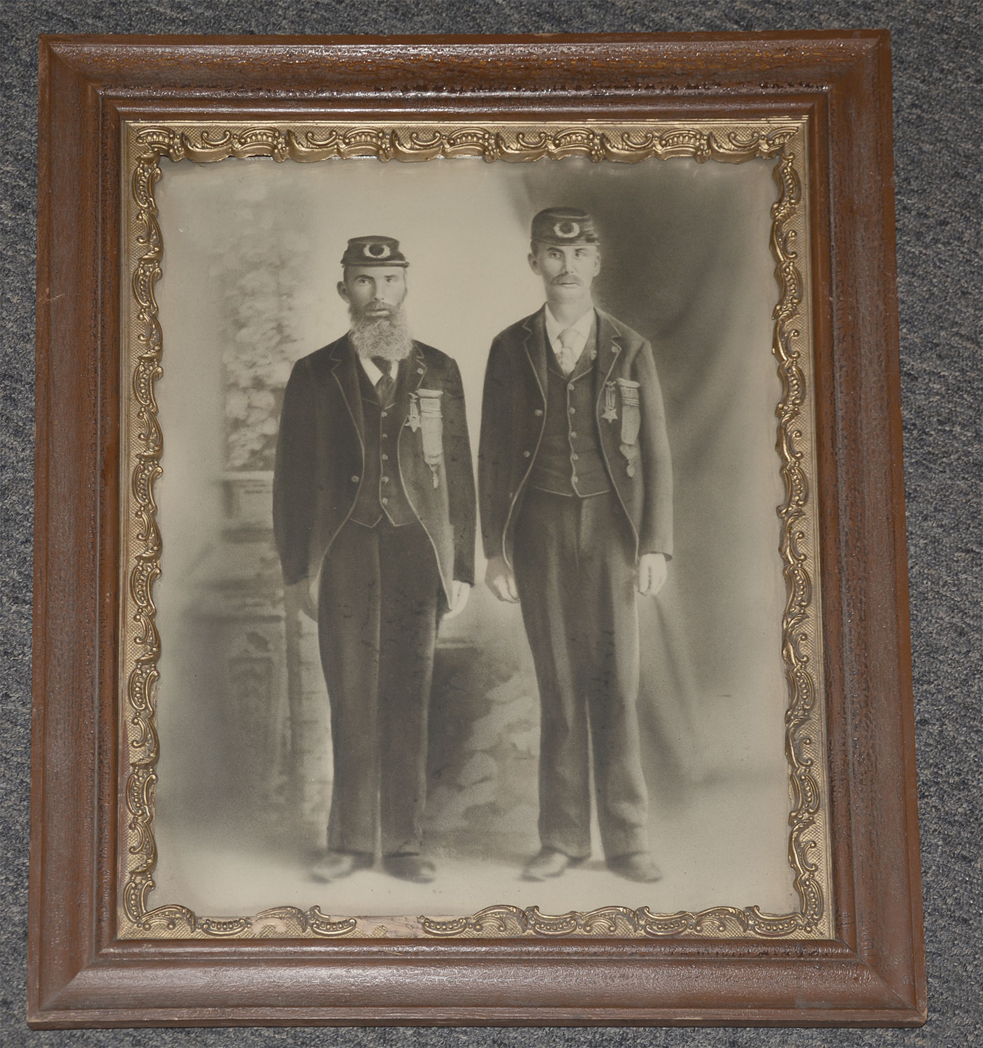 VERY NICE CHARCOAL SKETCH – TWO GAR VETERAN MEMBERS 