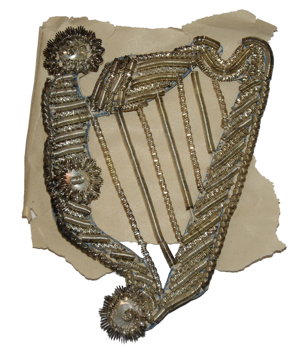 EXCELLENT, ORIGINAL “IRISH HARP” INSIGNIA MADE OF SILVER BULLION