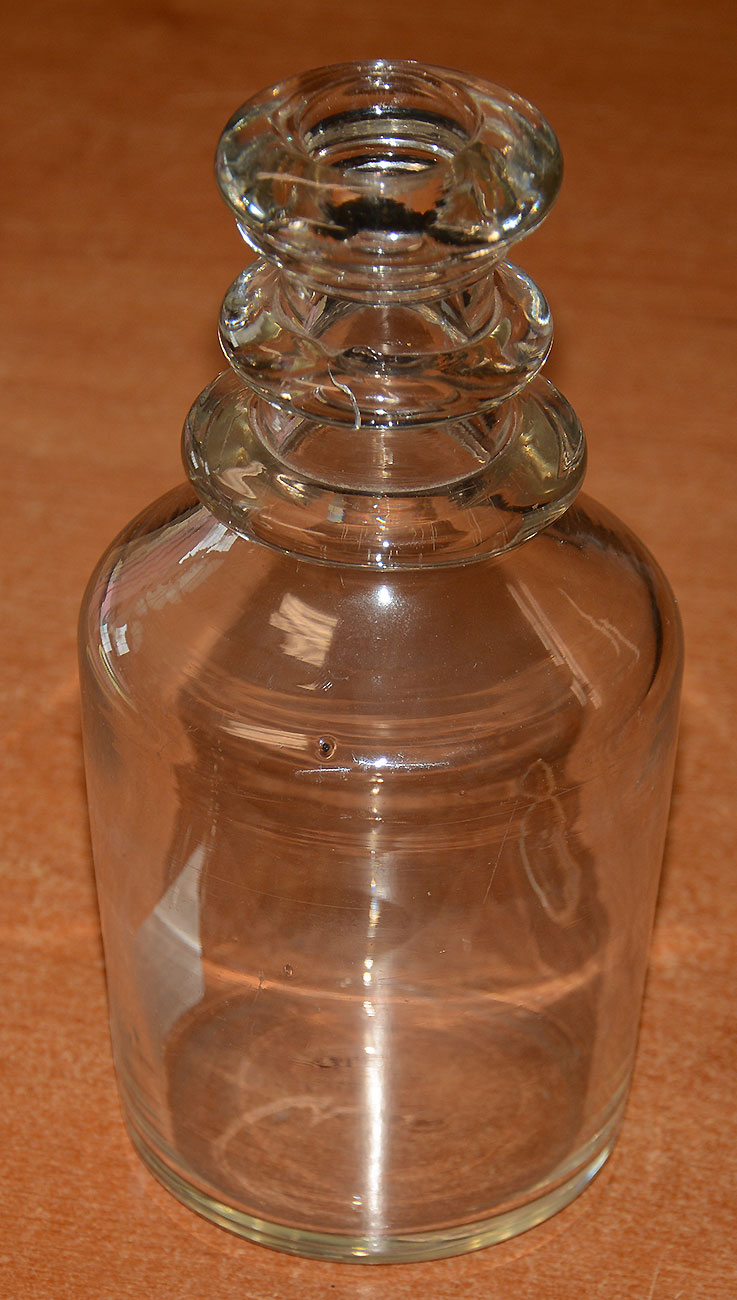 CIRCA 1830-1850 AMERICAN PINT SIZE BAR BOTTLE	