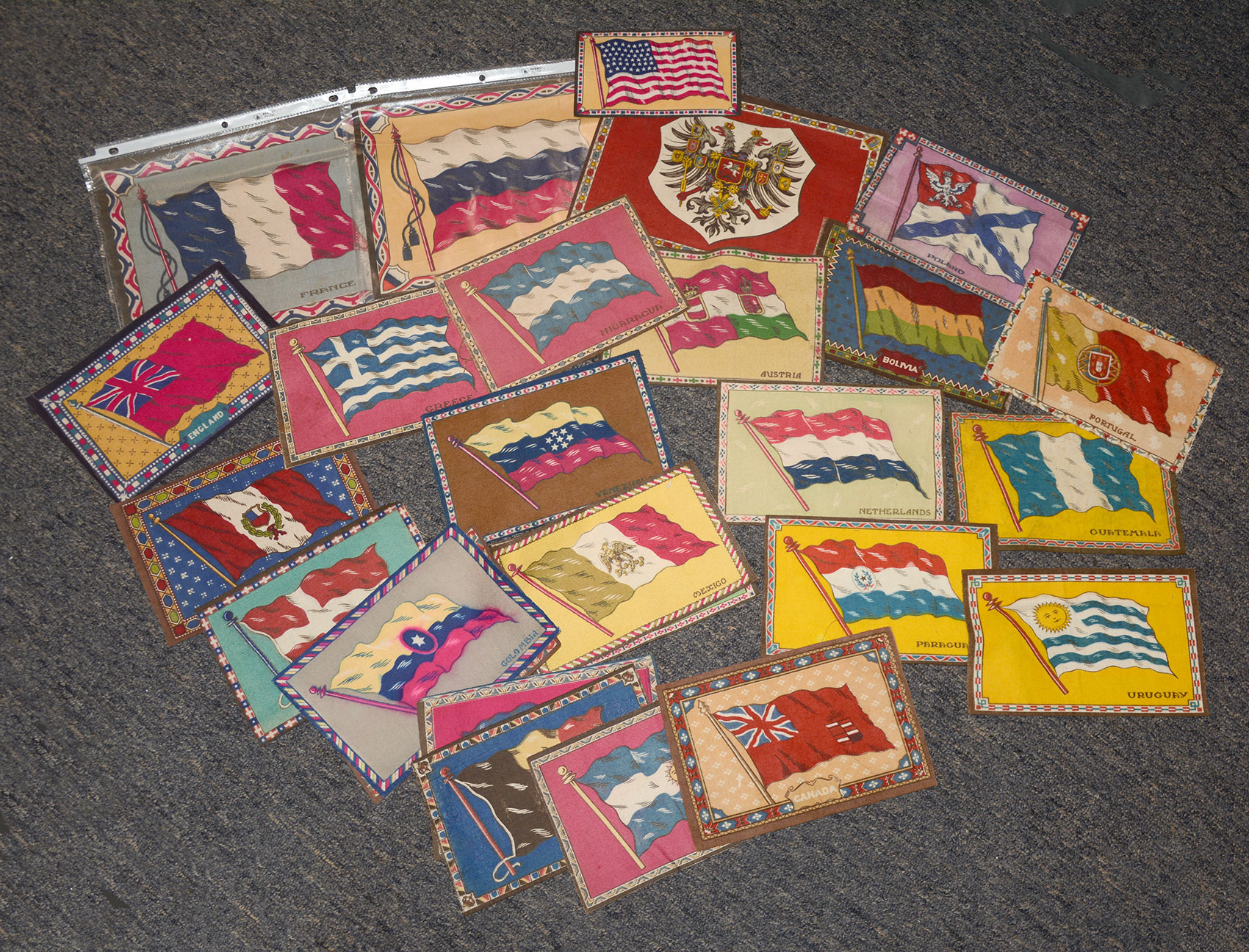 LOT OF 29 TOBACCO FLANNELS – FLAGS OF THE WORLD 