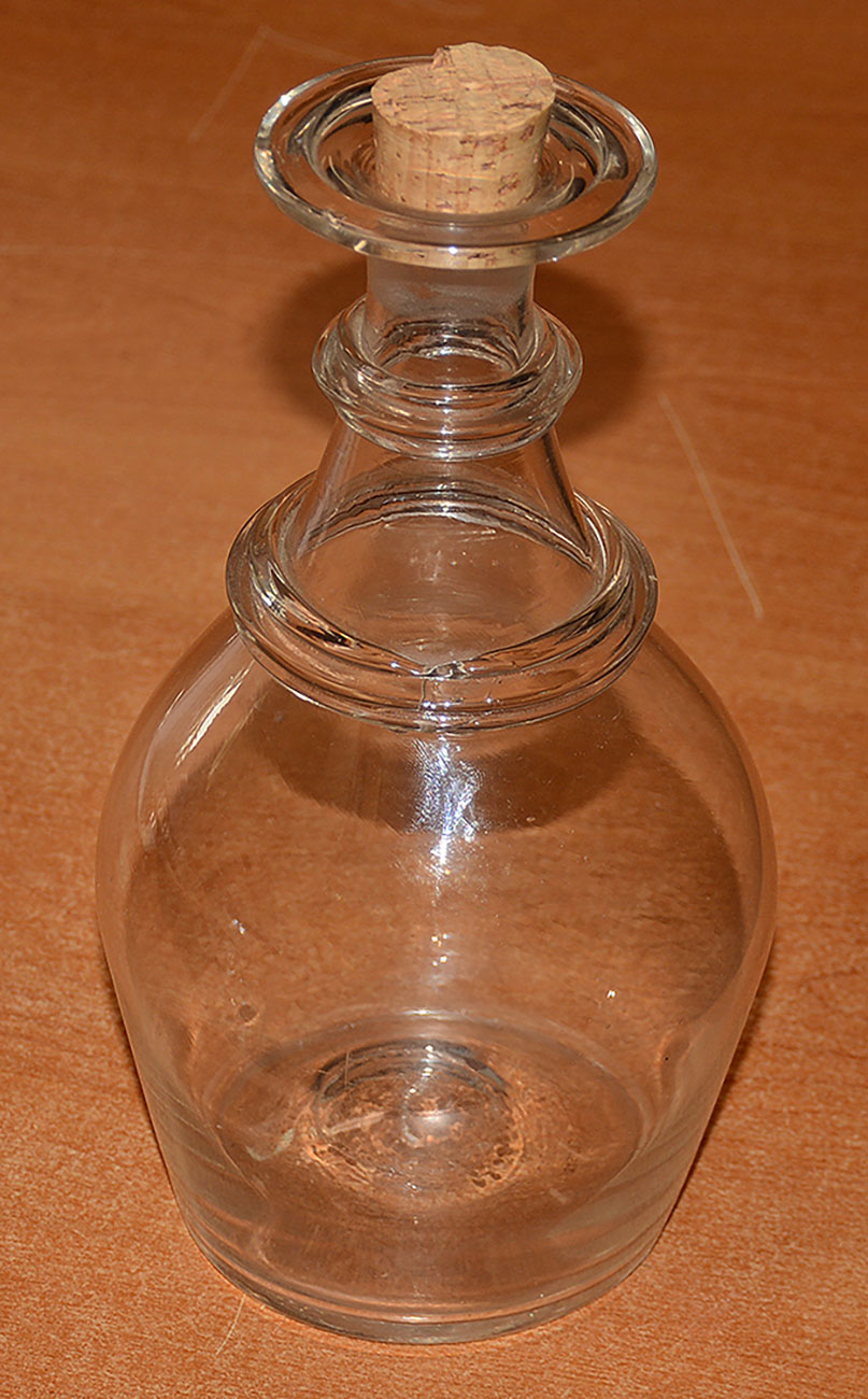 CIRCA 1815-1835 FREE BLOWN QUART AMERICAN DECANTER