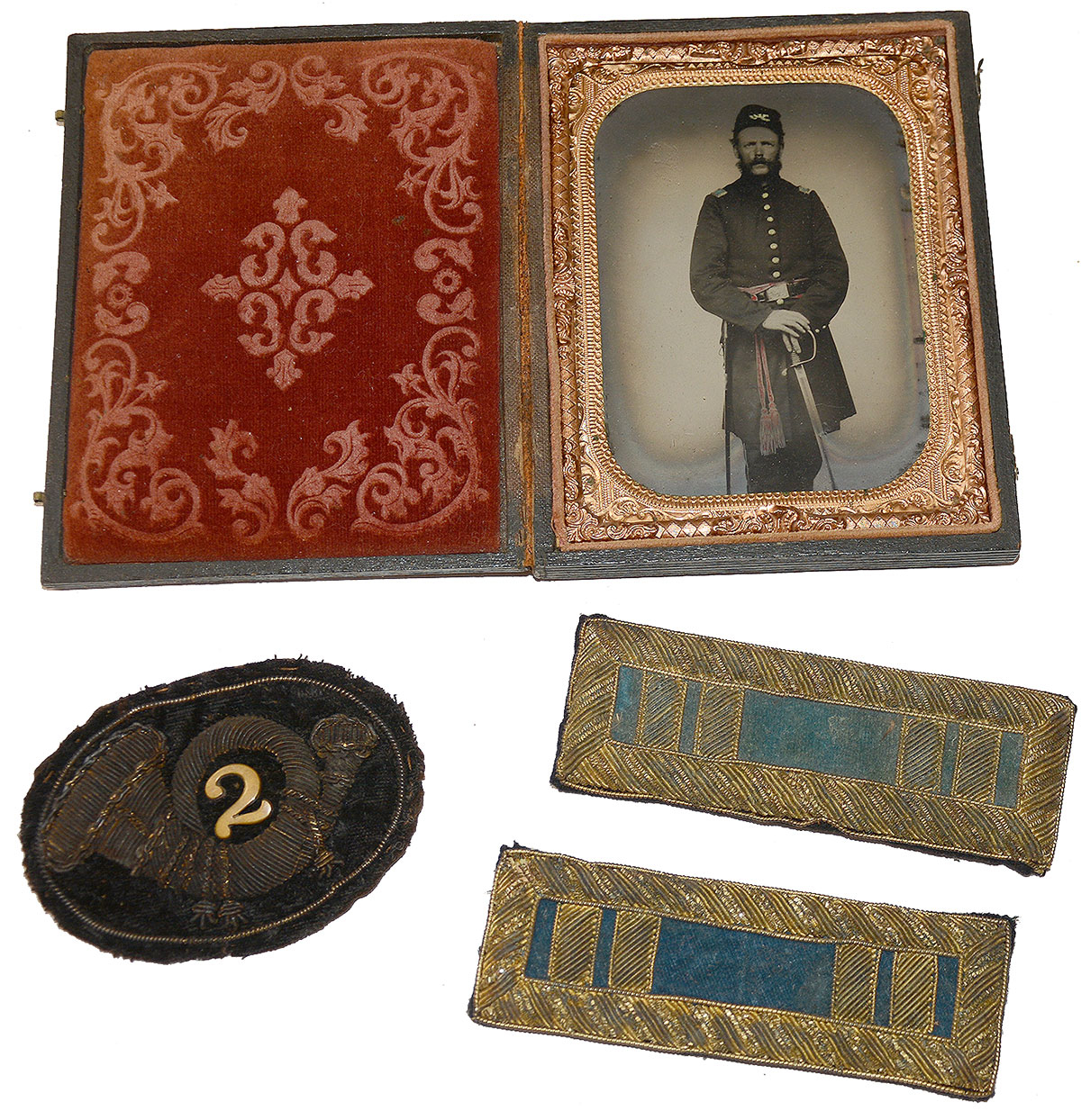 ¼ PLATE TINTYPE, SHOULDER STRAPS & HAT INSIGNIA – CAPT. E.T. WILSON, 2ND N.Y. VOLS.