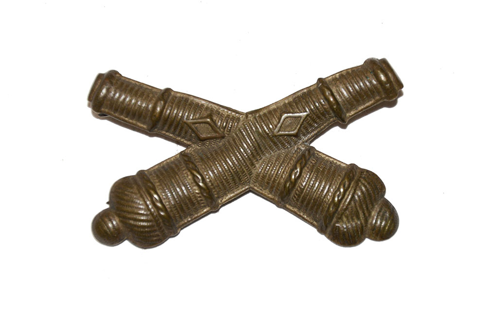 EARLY WAR ARTILLERY OFFICER'S HAT INSIGNIA
