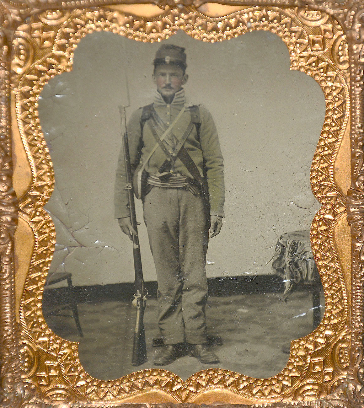 VERY CLEAR EARLY WAR VOLUNTEER ARMED WITH BAYONETED MUSKET, REVOLVER AND BOWIE IN A LITTLEFIELD AND PARSONS “FAITHFUL HOUND” THERMOPLASTIC CASE