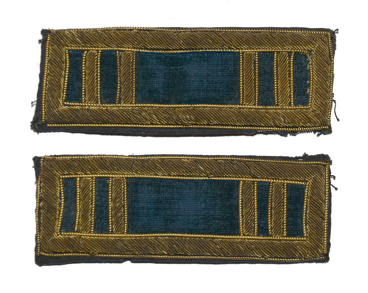 INFANTRY CAPTAIN SHOULDER STRAPS 