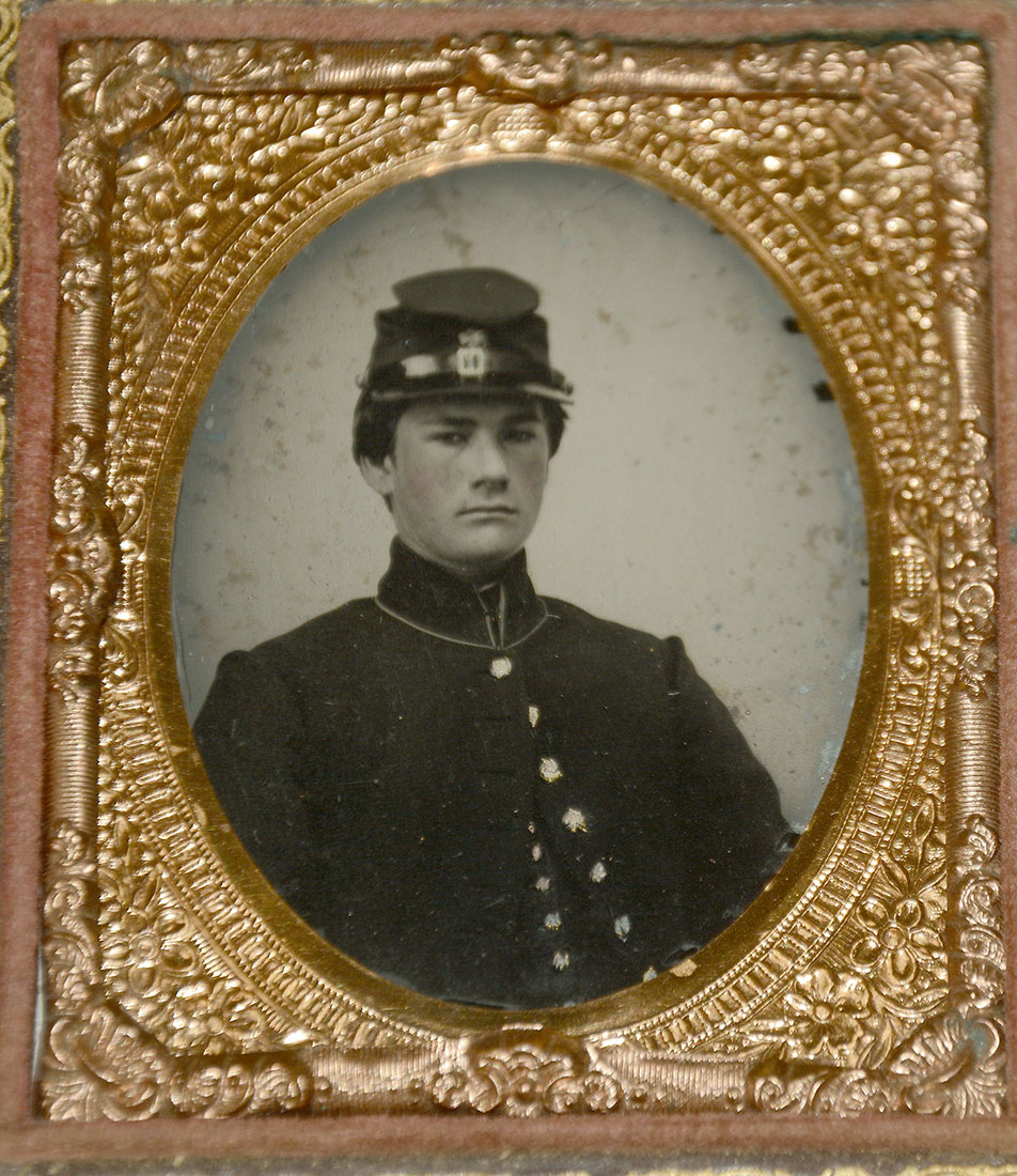 1/9 PLATE AMBROTYPE OF 2ND NEW YORK HEAVY ARTILLERYMAN, DIED OF WOUNDS