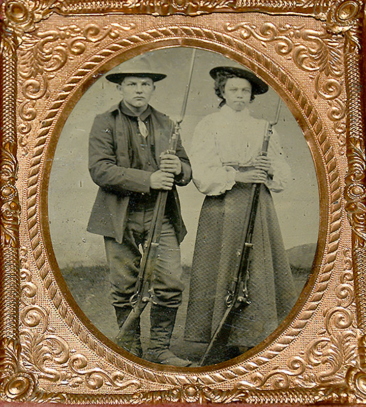 1/6 PLATE TINTYPE OF MAN AND WOMAN POSING WITH TRAPDOOR RIFLES WITH BAYONETS