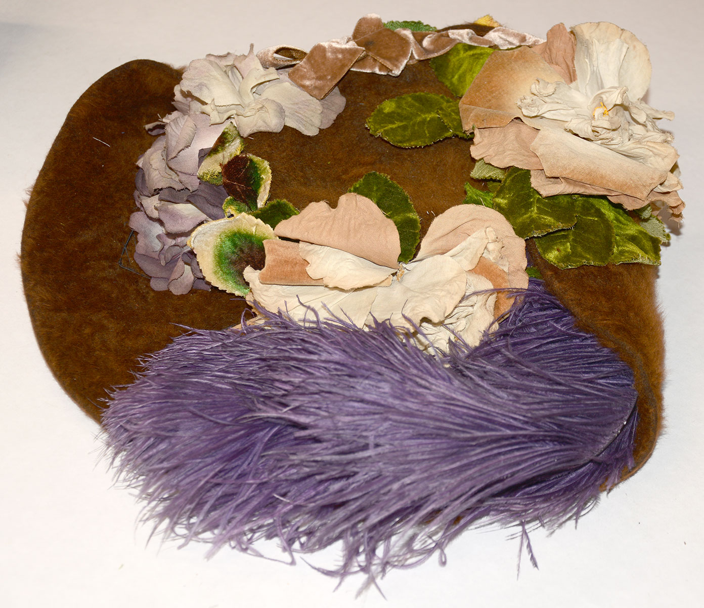 UNUSUAL 1890’S BROWN BEAVER HAT WITH PURPLE OSTRICH FEATHER