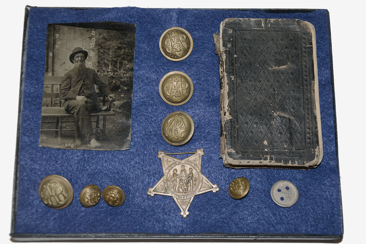 ID’D GROUPING – JAMES HARDING, 207th PA – GAR BUTTONS, MEDAL DROP, TINTYPE, PRE-WAR DIARY, ANTIQUE BUTTON