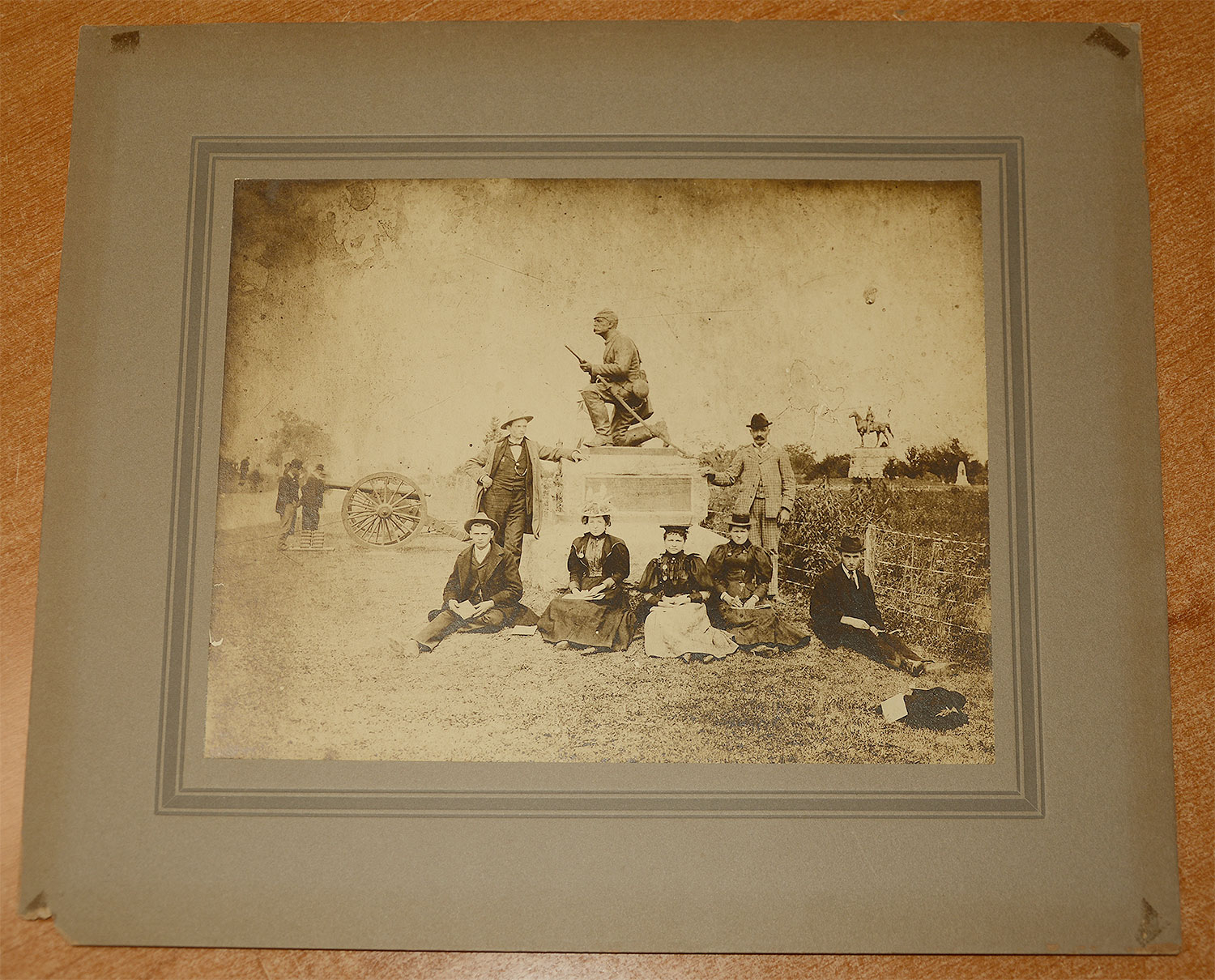ALBUMEN PHOTO – VETERANS / TOURISTS AT THE 1ST PENNSYLVANIA CAVALRY MONUMENT AT GETTYSBURG