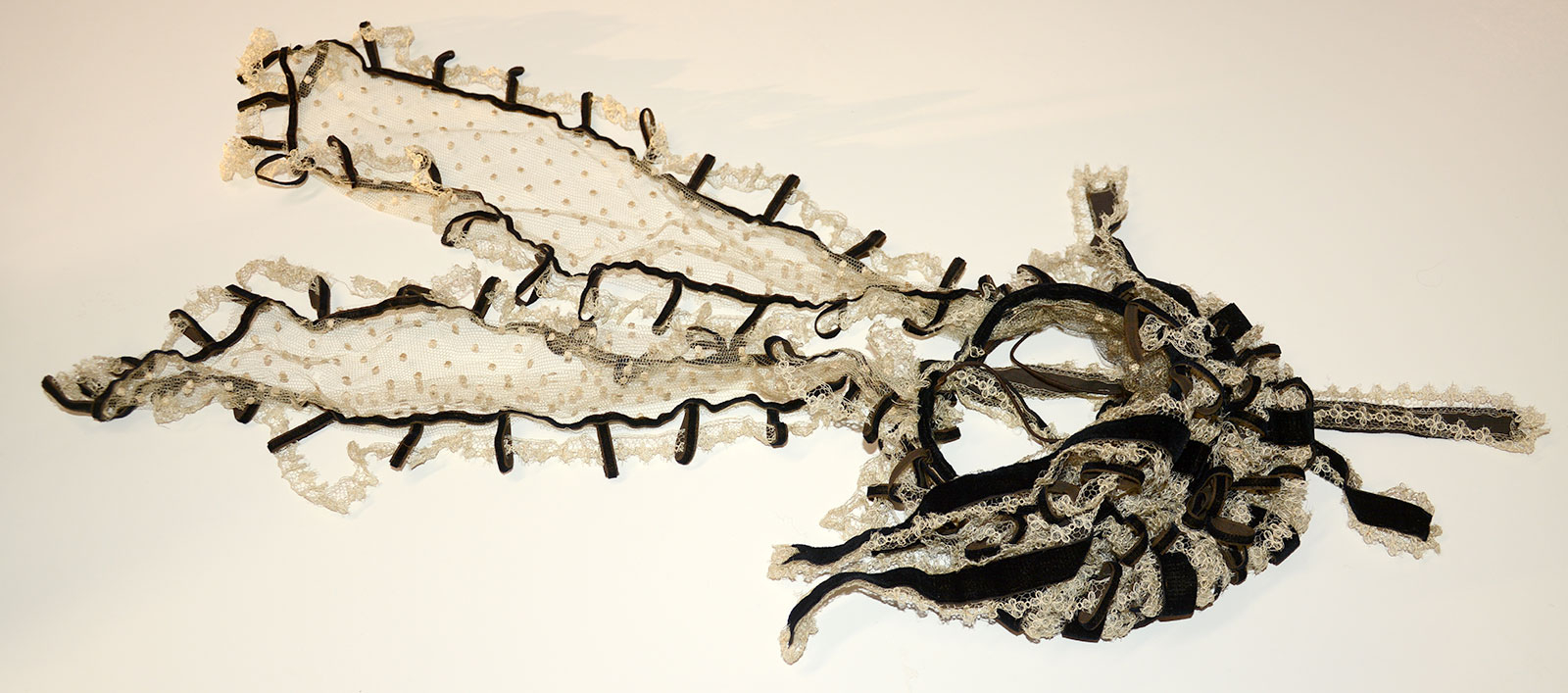 1860-1870 WOMAN’S FANCHON CAP OR BONNET