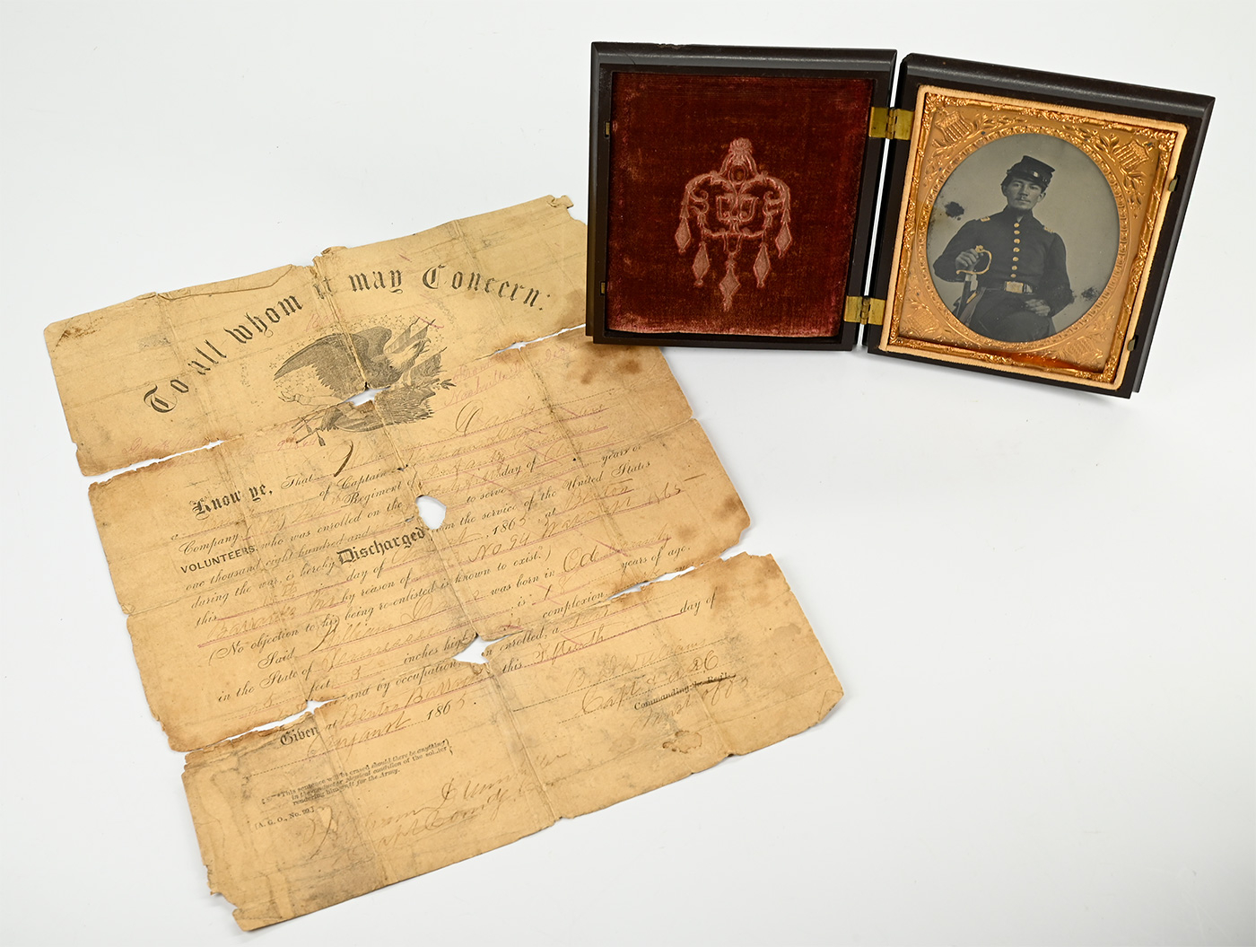 VERY CLEAR QUARTERPLATE AMBROTYPE OF A CONFIDENT UNION CAPTAIN, LIKELY CAPT. DRUMHILLER, CO. B, 44th MISSOURI