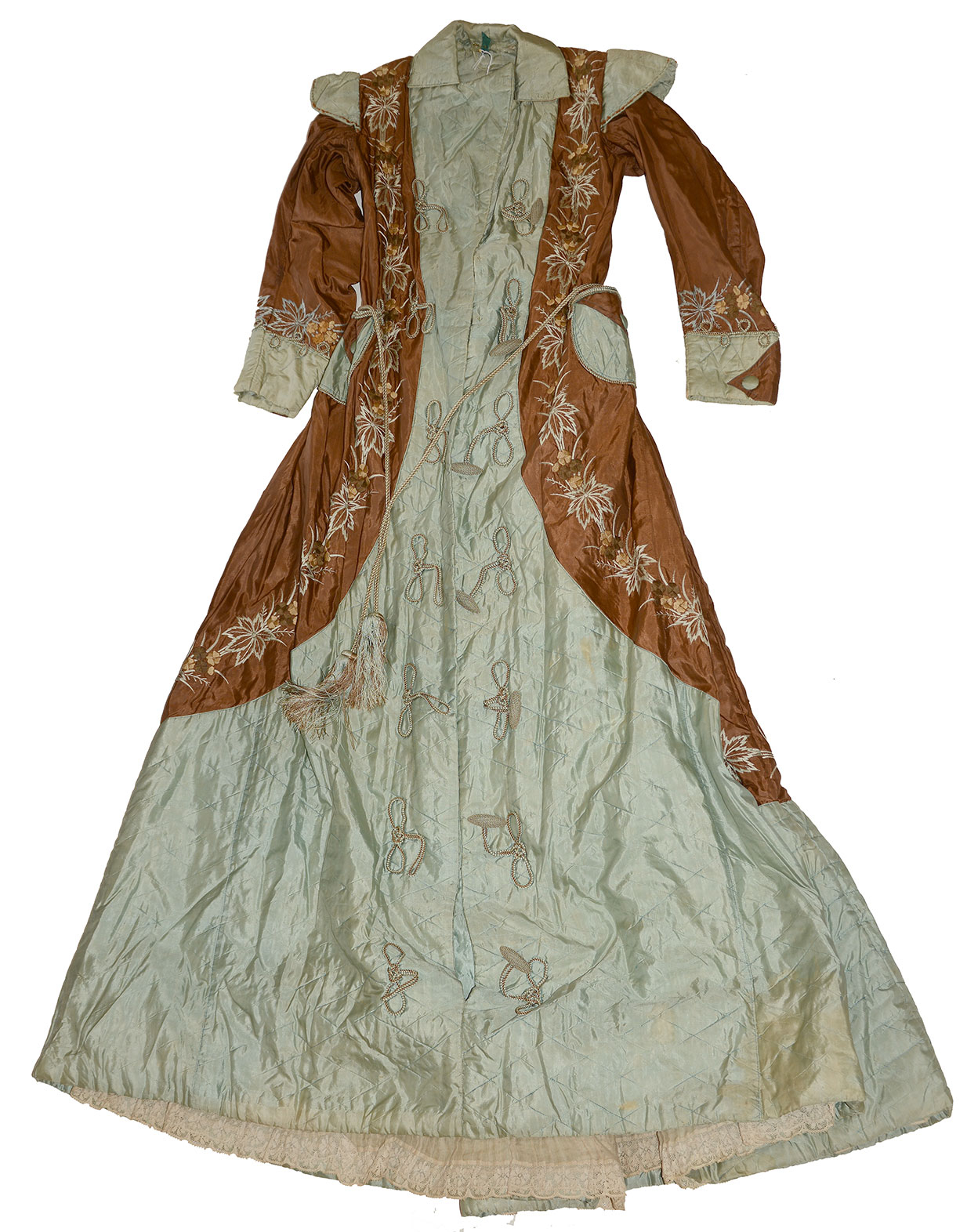 1880S WOMAN’S QUILTED SILK WRAPPER
