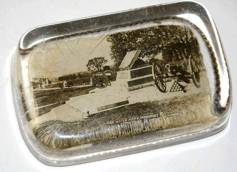 GETTYSBURG SOUVENIR GLASS PAPERWEIGHT WITH PHOTO OF THE HIGH WATER MARK