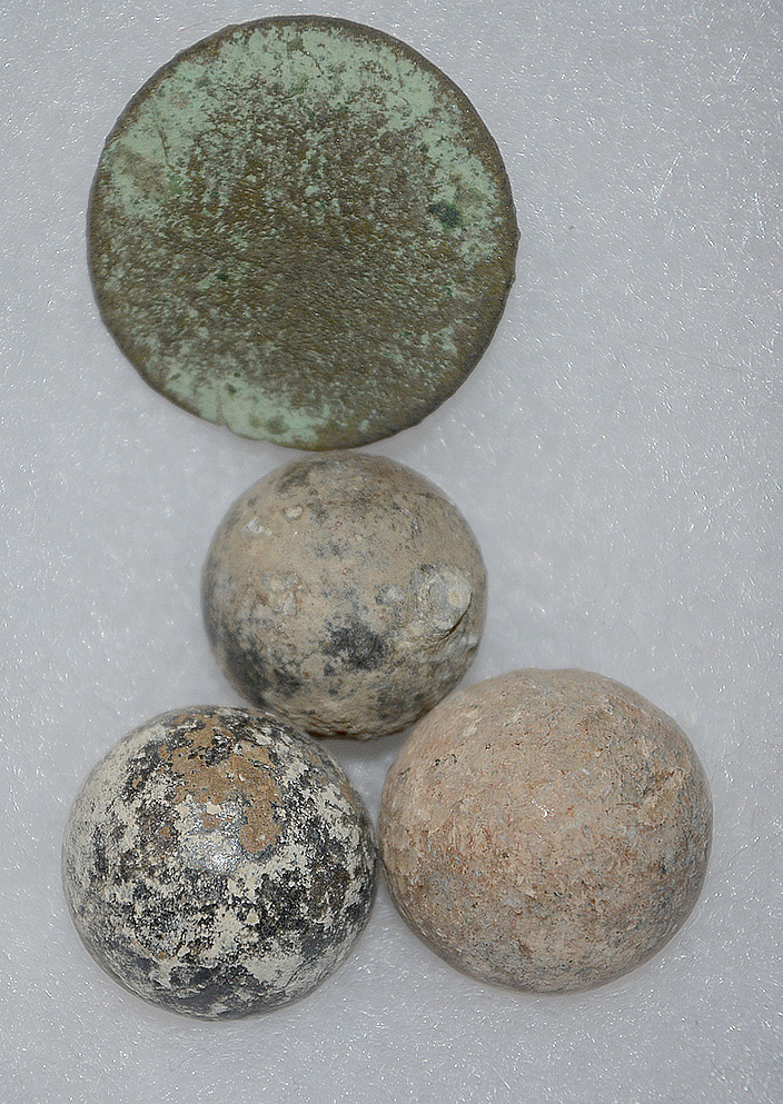 1775 BATTLE OF GREAT FALLS -- MUSKET BALLS AND BUTTON