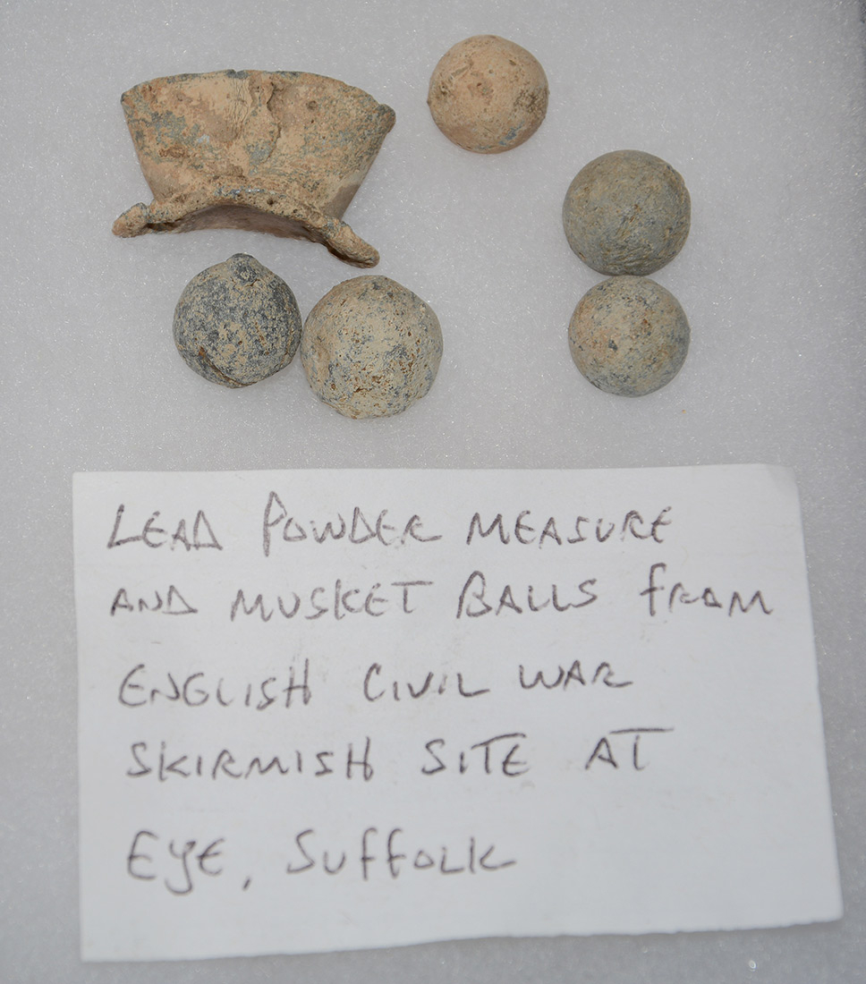 ENGLISH CIVIL WAR LEAD BALLS & POWDER MEASURE
