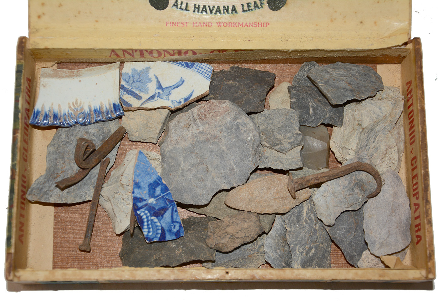 CIGAR BOX OF ARROW HEADS, POTTERY, & NAILS FROM SHAFFER FARM, GETTYSBURG – GREG COCO COLLECTION