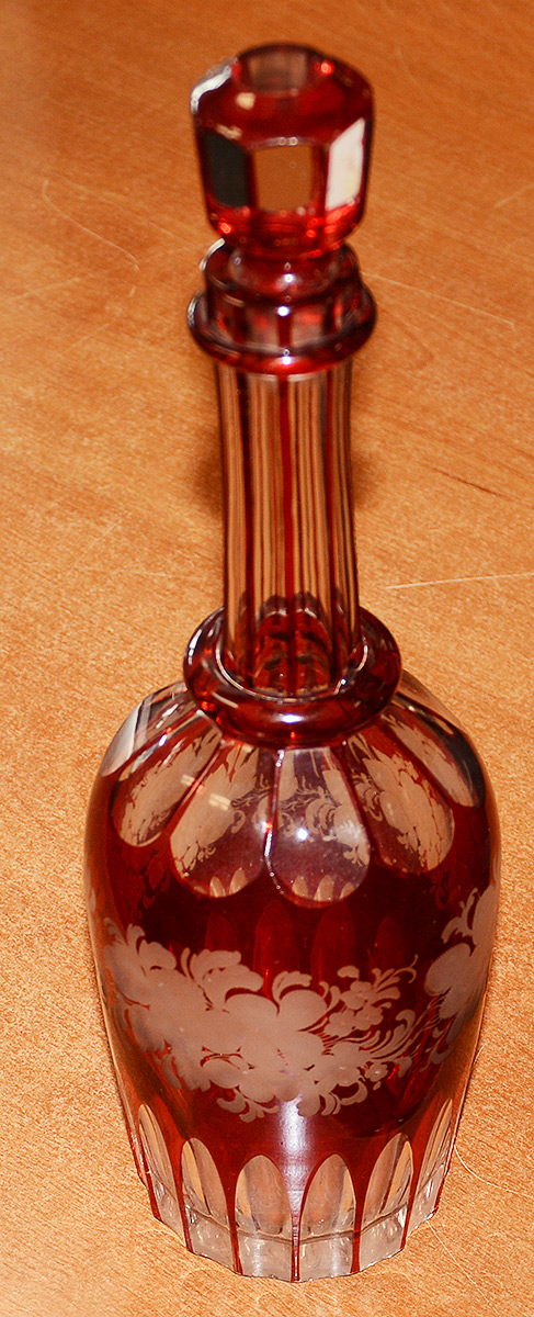 C. 1840-1860 BOHEMIAN CUT AND ENGRAVED DECANTER, FLASHED WITH RUBY GLASS
