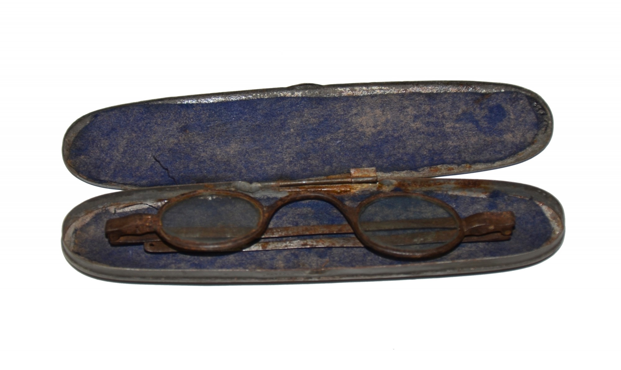 19TH CENTURY EYEGLASS CASE AND GLASSES