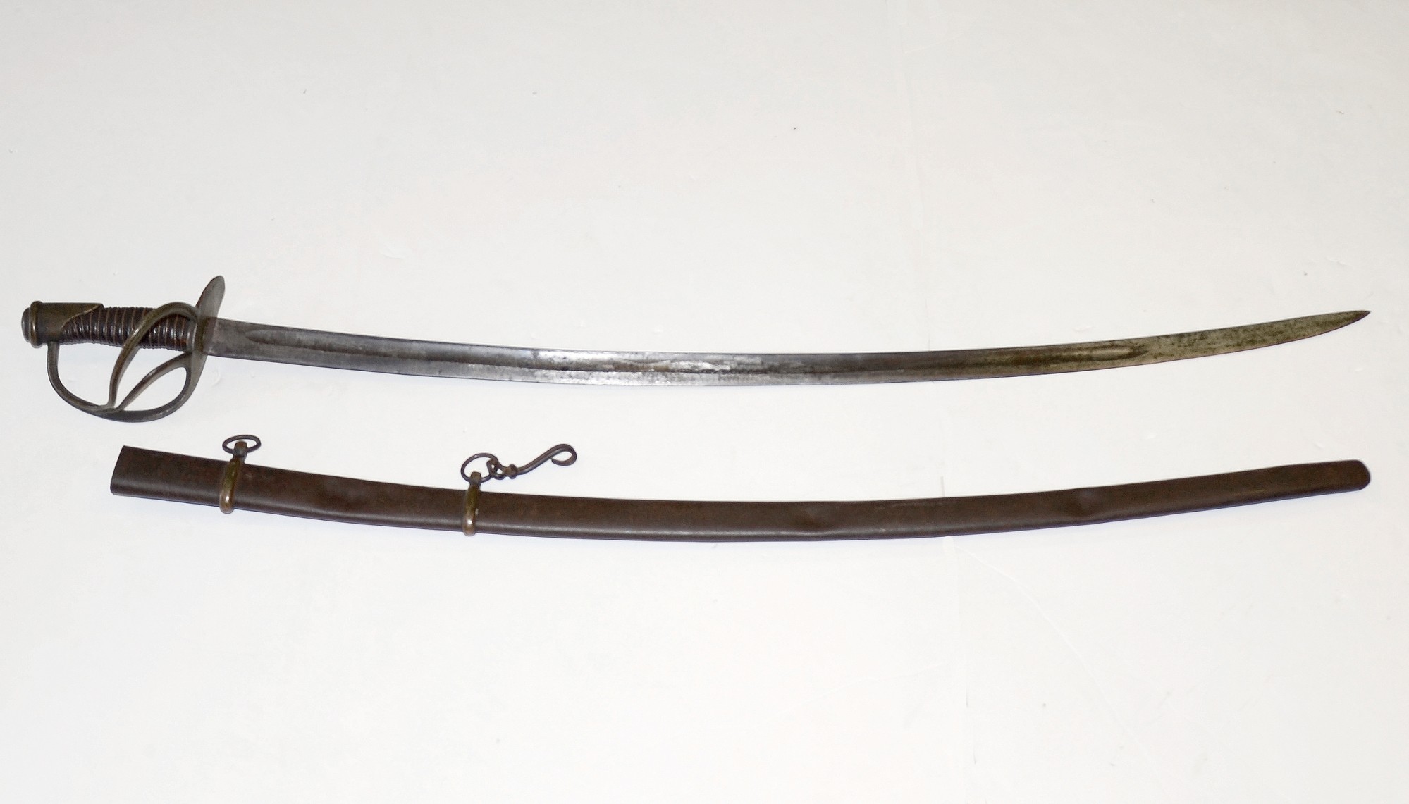 CLASSIC CONFEDERATE CAVALRY SABER WITH SCABBARD FROM SWORDMAKER ‘THOMAS LEECH’ OF MEMPHIS, TN