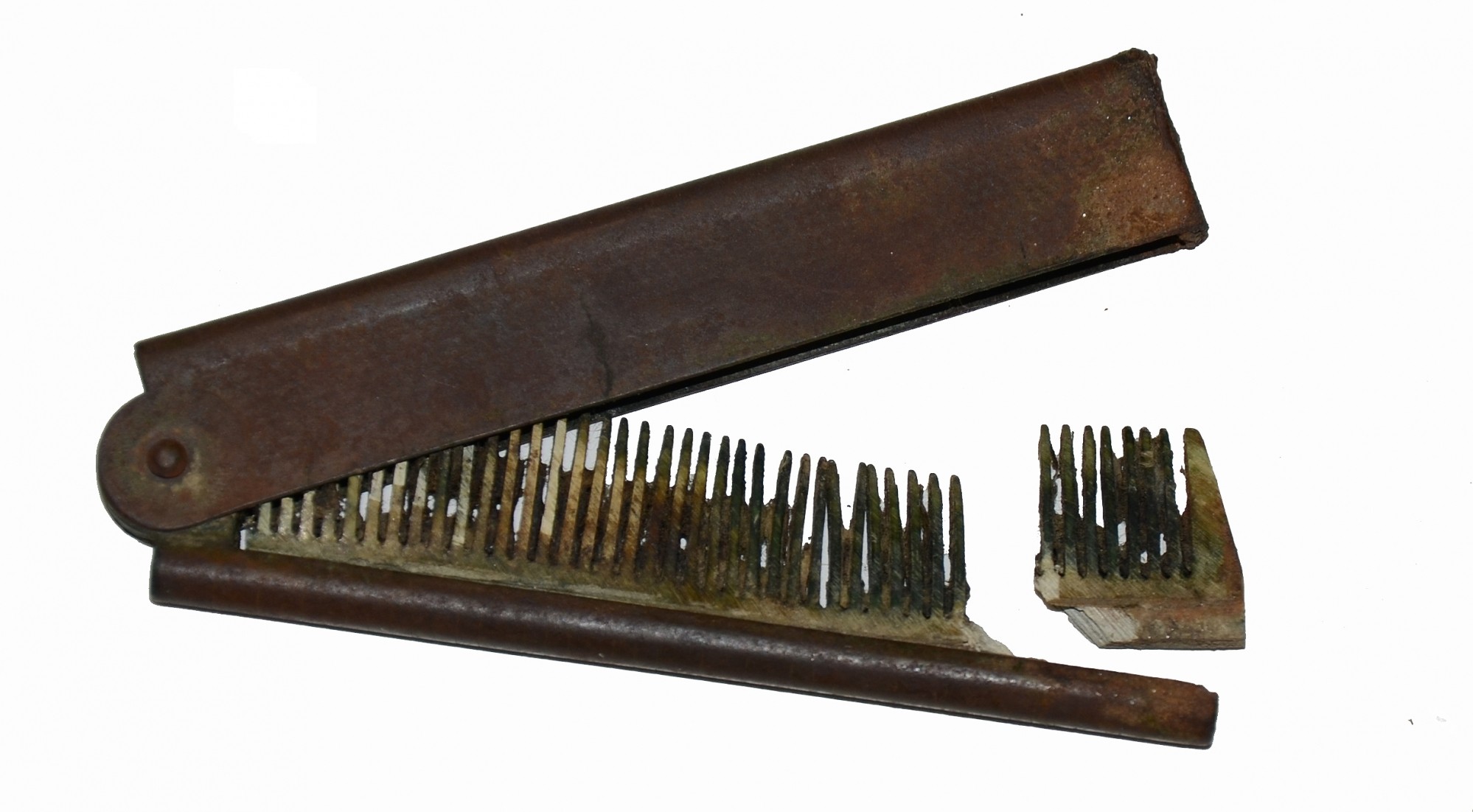  19th CENTURY FOLDING BRASS COMB